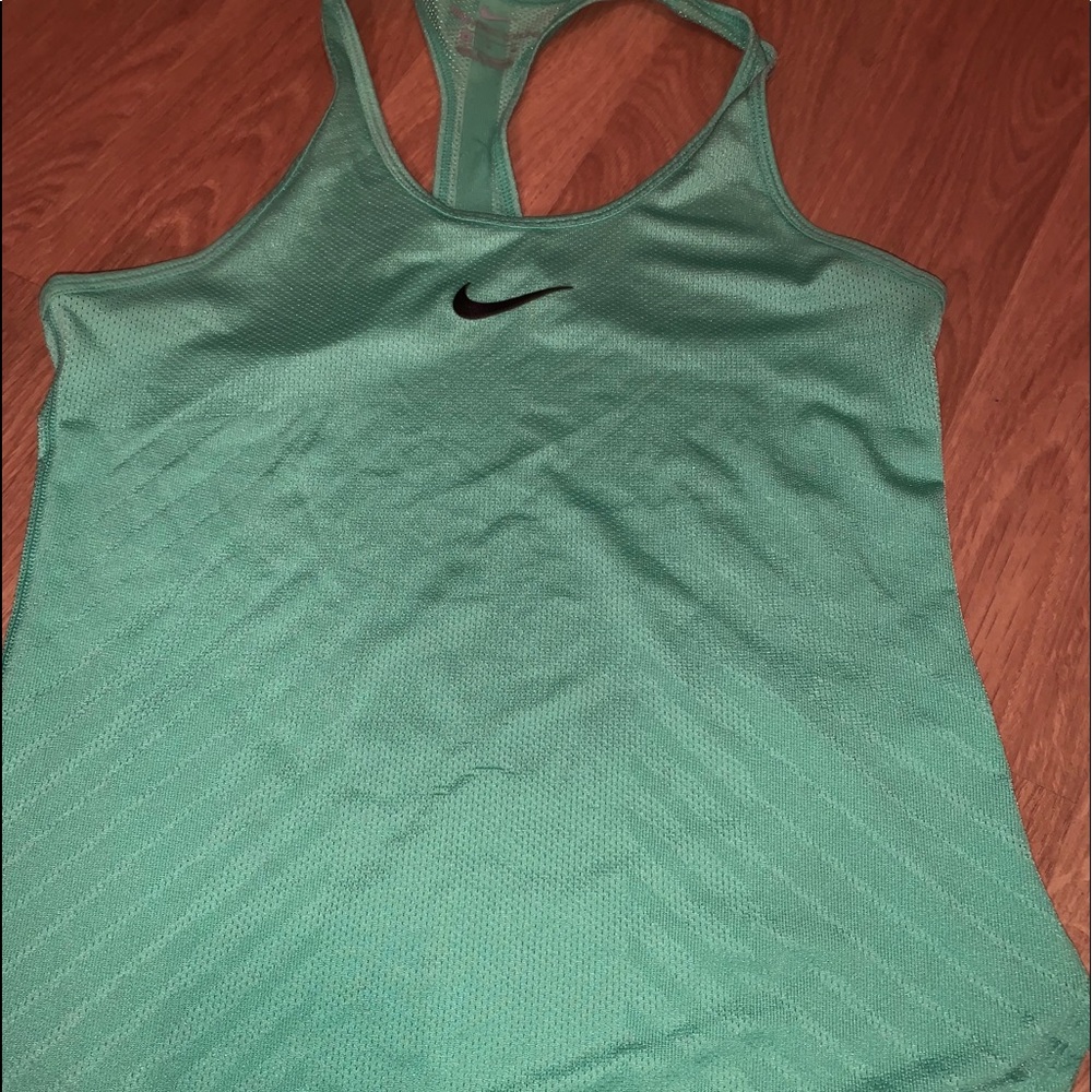 Nike zonal cool workout tank